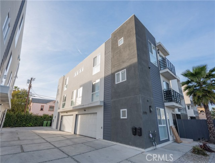  Income Home for Sale in Los Angeles, California