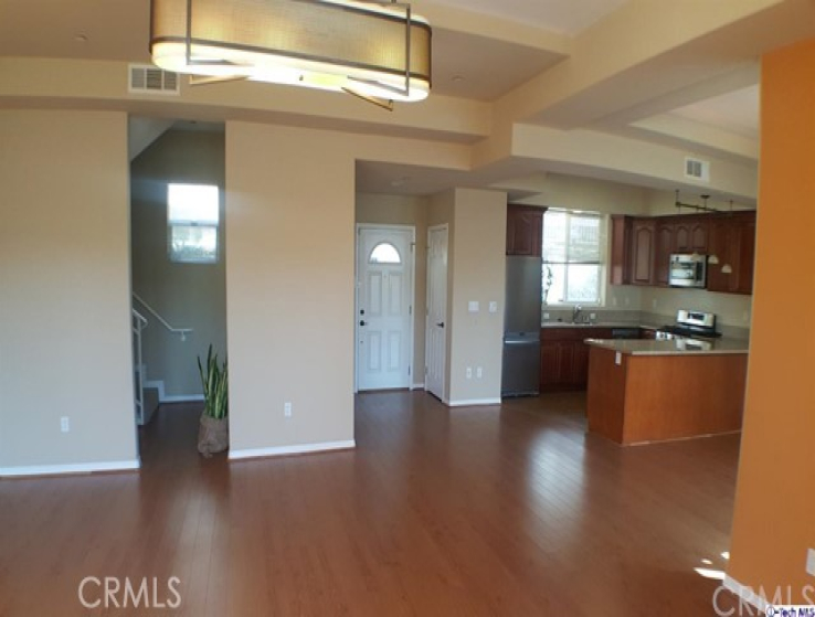 3 Bed Home to Rent in Glendale, California