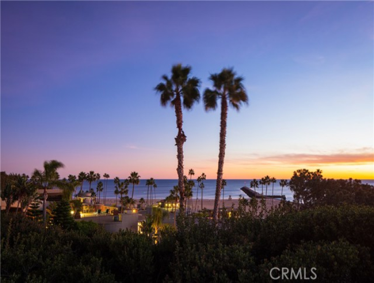 4 Bed Home to Rent in Corona del Mar, California