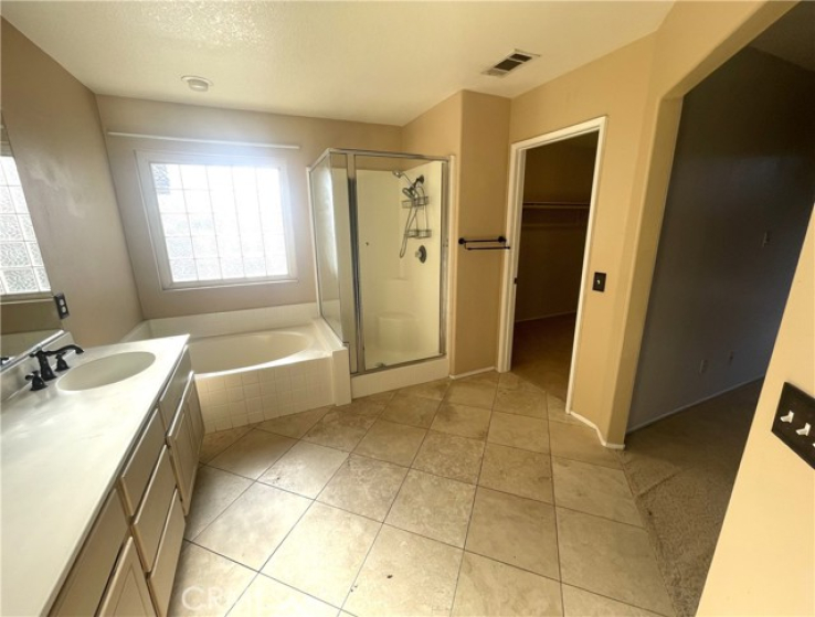 4 Bed Home to Rent in Victorville, California