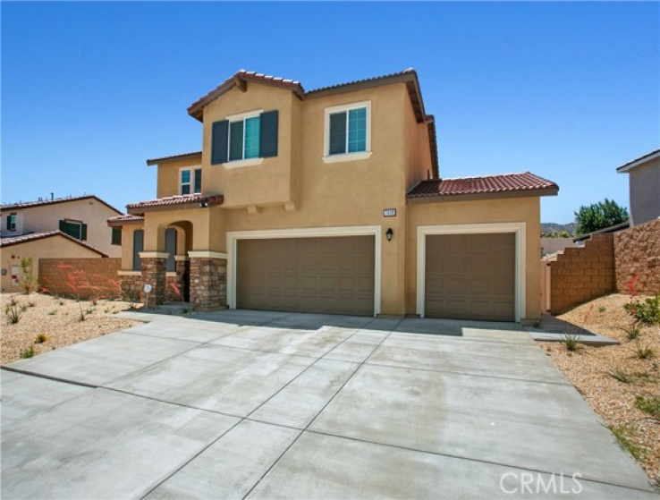 5 Bed Home to Rent in Lancaster, California