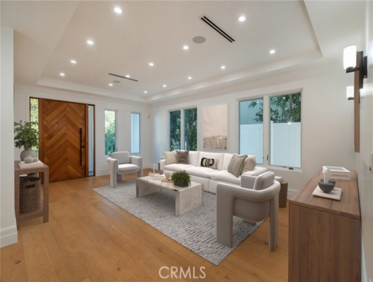 6 Bed Home for Sale in Studio City, California