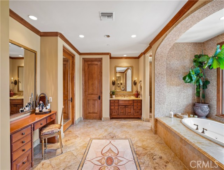 6 Bed Home for Sale in Calabasas, California