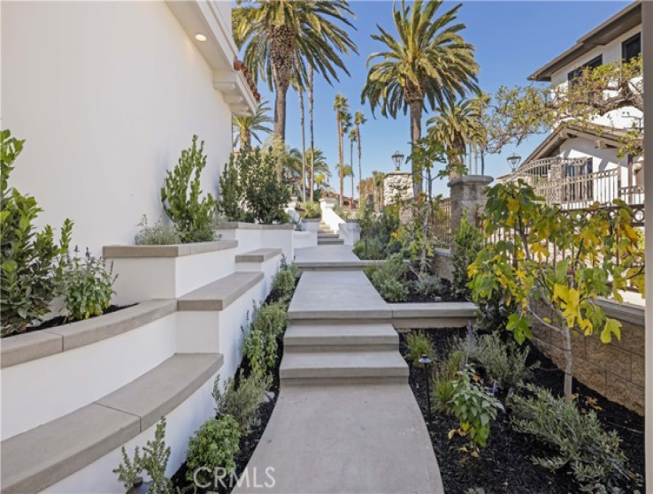 4 Bed Home for Sale in Newport Beach, California