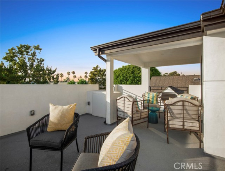 4 Bed Home to Rent in Corona del Mar, California