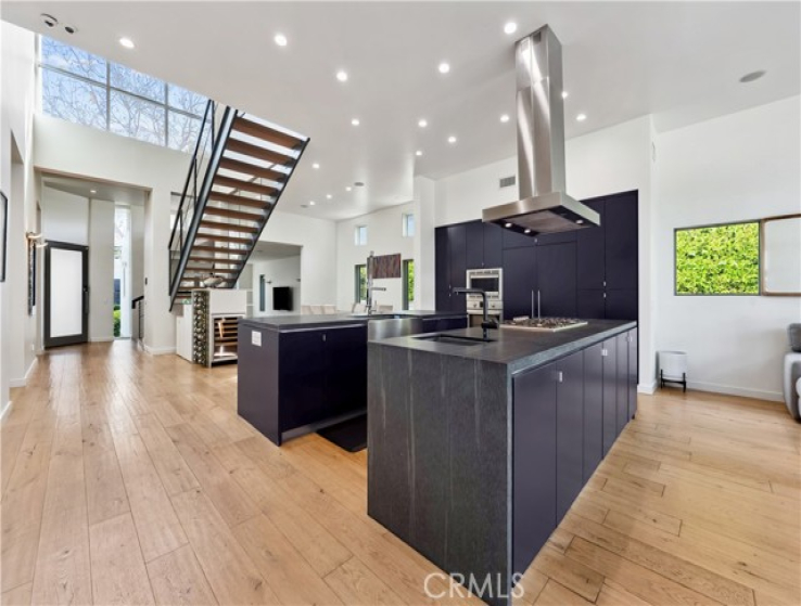 5 Bed Home for Sale in Los Angeles, California