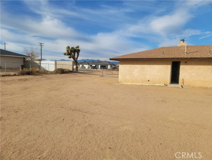 3 Bed Home to Rent in Hesperia, California