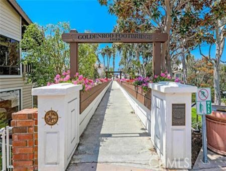 4 Bed Home to Rent in Corona del Mar, California