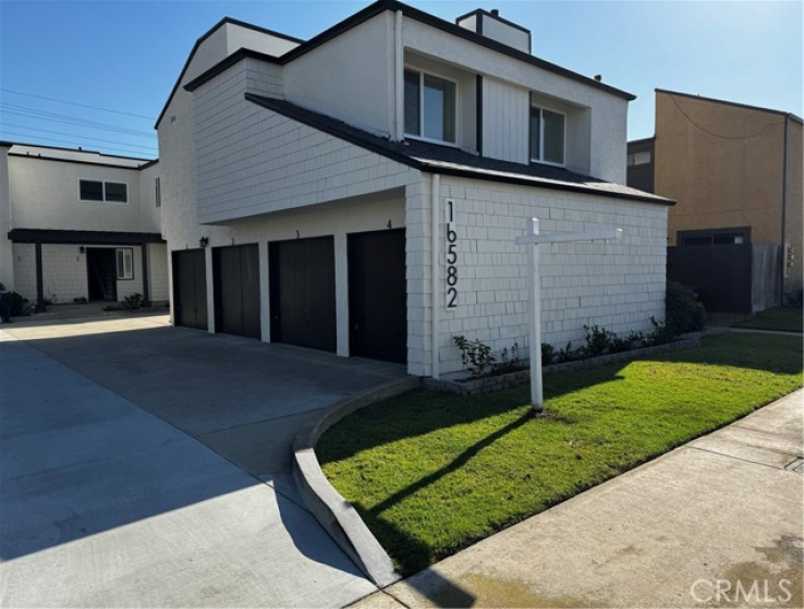 2 Bed Home to Rent in Huntington Beach, California