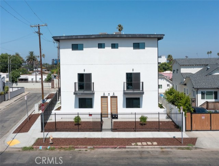 20 Bed Home for Sale in Los Angeles, California