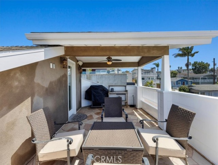 4 Bed Home to Rent in Hermosa Beach, California