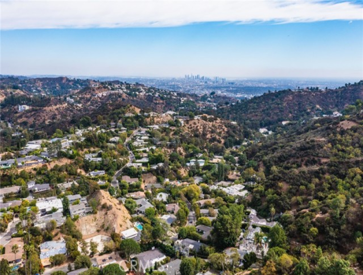 5 Bed Home for Sale in Los Angeles, California