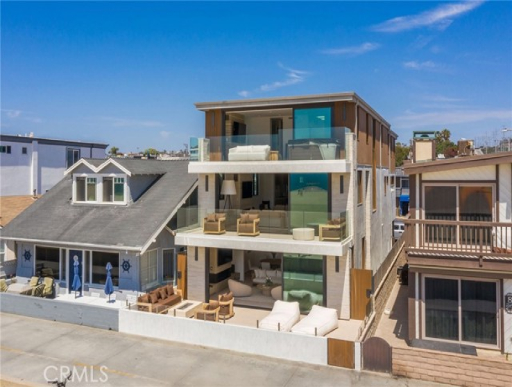 4 Bed Home to Rent in Hermosa Beach, California