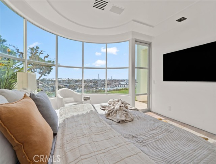 5 Bed Home for Sale in Corona del Mar, California