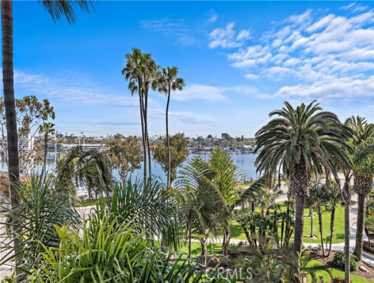 2 Bed Home to Rent in Newport Beach, California