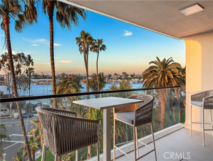 2 Bed Home to Rent in Newport Beach, California