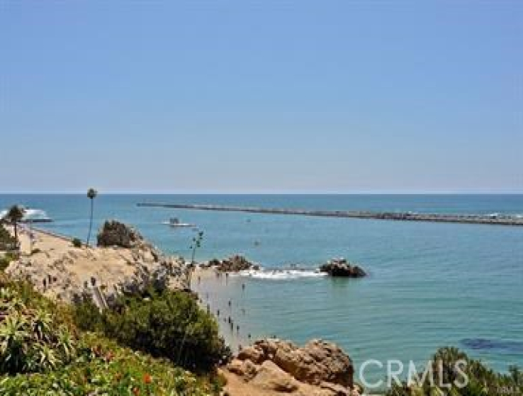 4 Bed Home to Rent in Corona del Mar, California