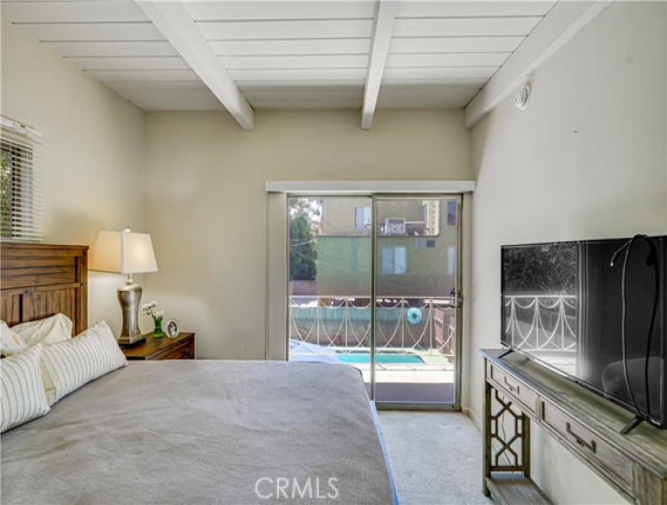 2 Bed Home to Rent in Studio City, California