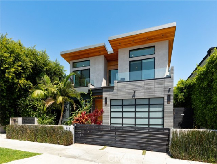 5 Bed Home for Sale in Los Angeles, California