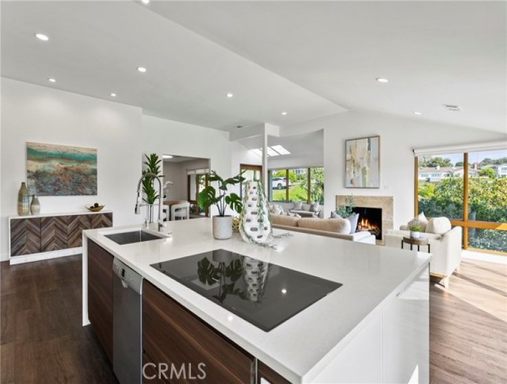 2 Bed Home for Sale in Corona del Mar, California