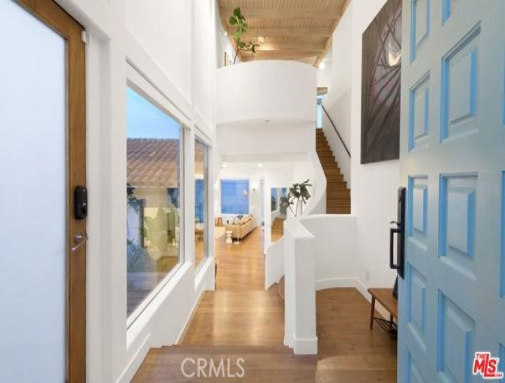 4 Bed Home to Rent in Malibu, California