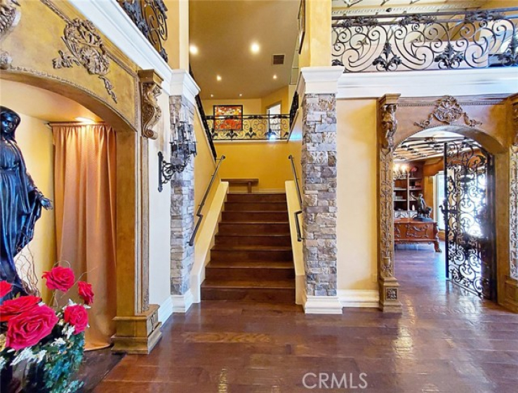 7 Bed Home for Sale in Studio City, California