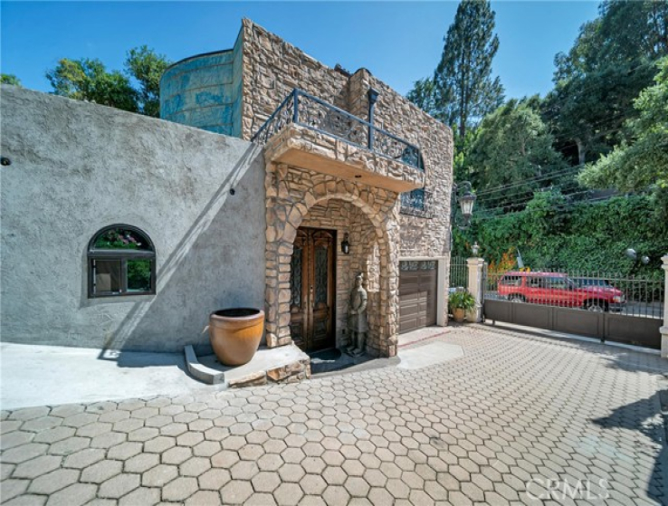 4 Bed Home for Sale in Los Angeles, California