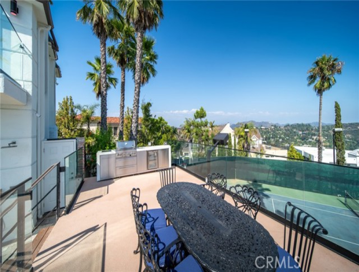 7 Bed Home to Rent in Los Angeles, California