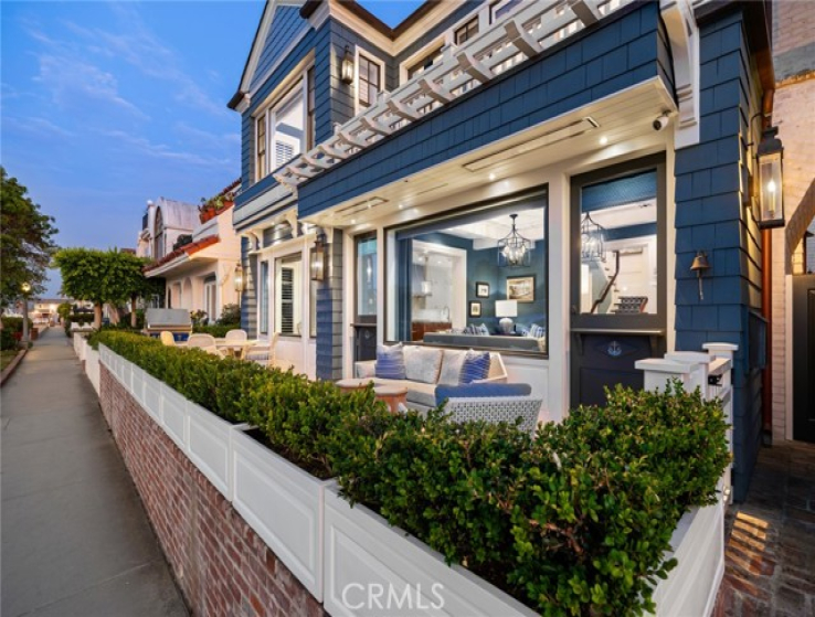 4 Bed Home for Sale in Newport Beach, California