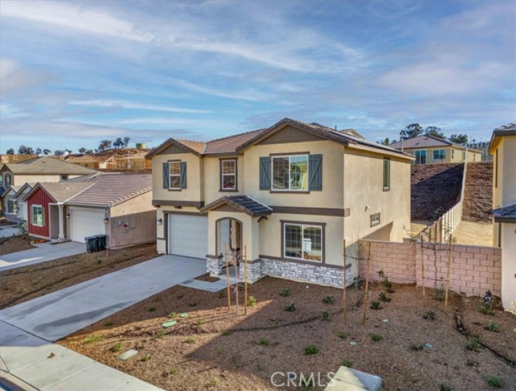 5 Bed Home to Rent in Lake Elsinore, California