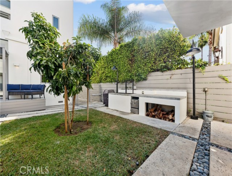 5 Bed Home for Sale in Los Angeles, California