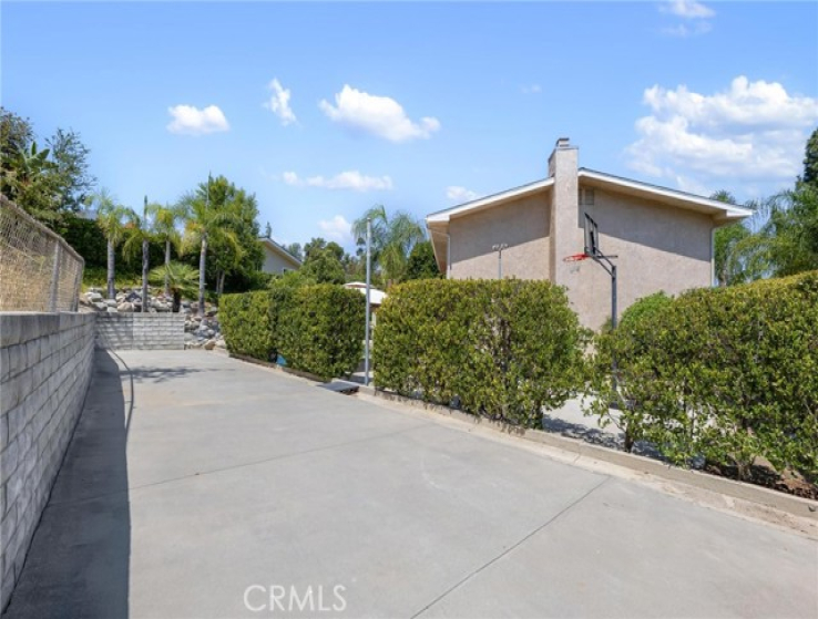 6 Bed Home for Sale in Woodland Hills, California