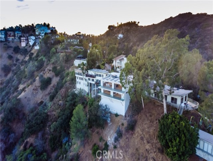 5 Bed Home to Rent in Hollywood Hills, California