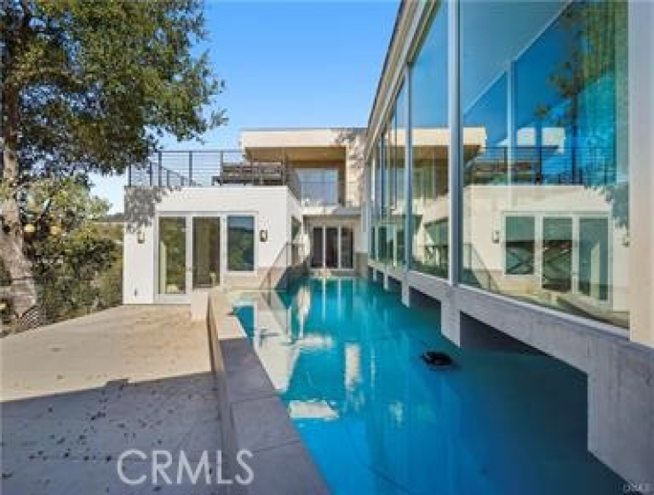 6 Bed Home to Rent in Beverly Hills, California