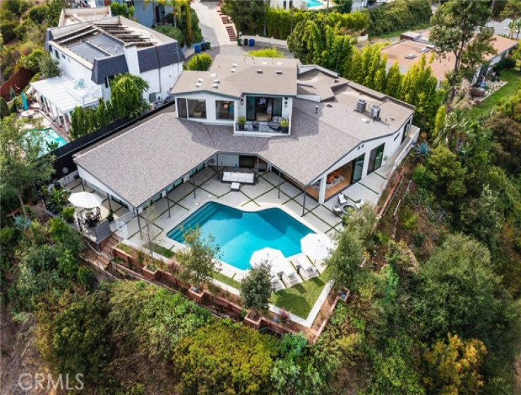 5 Bed Home for Sale in Los Angeles, California