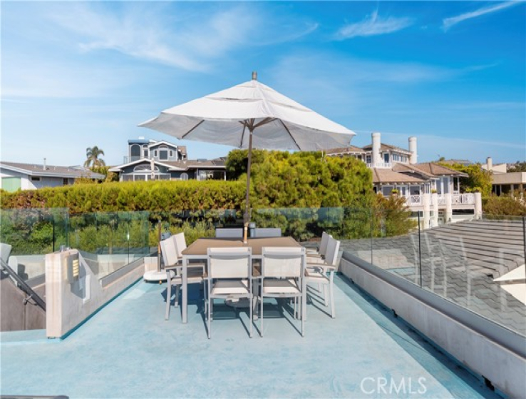 4 Bed Home to Rent in Corona del Mar, California