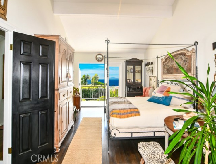 2 Bed Home for Sale in Corona del Mar, California