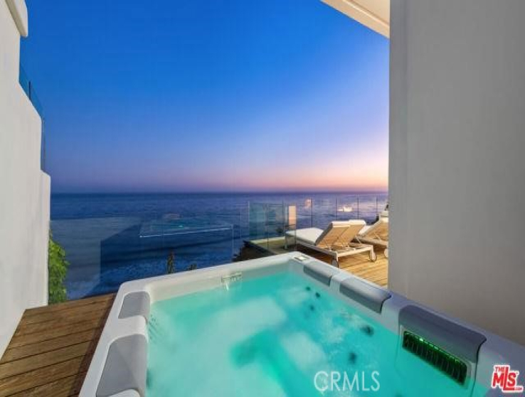 4 Bed Home to Rent in Malibu, California