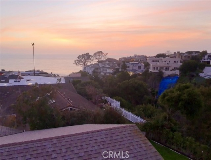 3 Bed Home to Rent in Corona del Mar, California