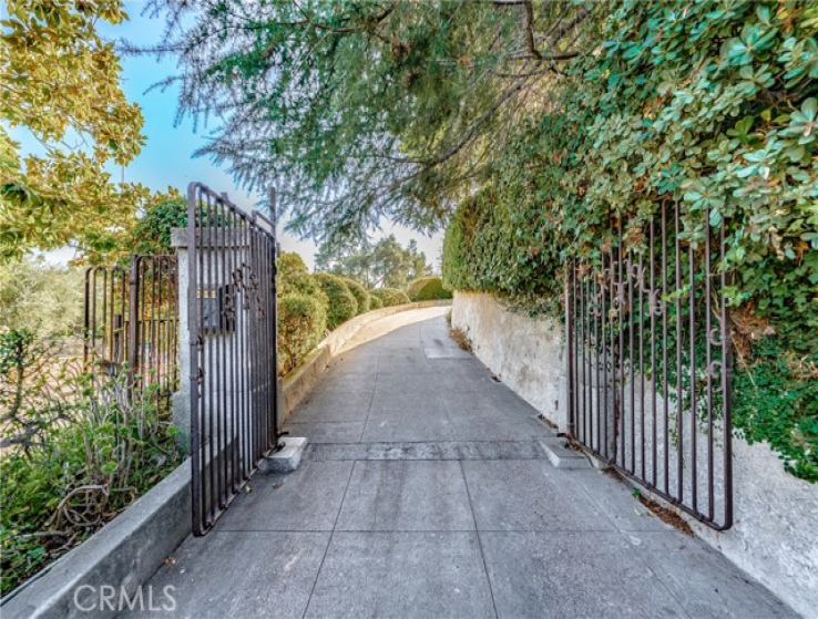 6 Bed Home for Sale in Pasadena, California