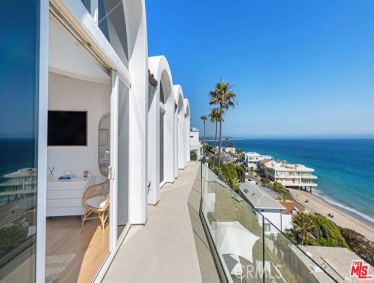 4 Bed Home to Rent in Malibu, California