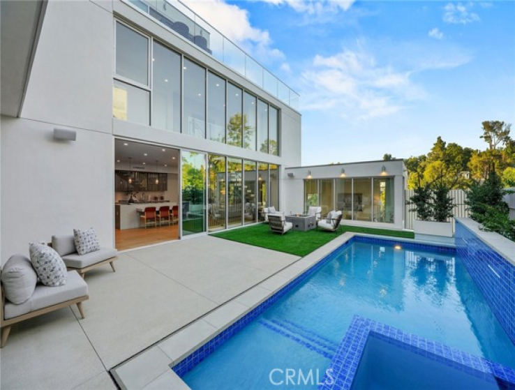 5 Bed Home for Sale in Studio City, California