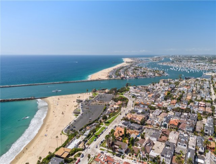 2 Bed Home to Rent in Corona del Mar, California