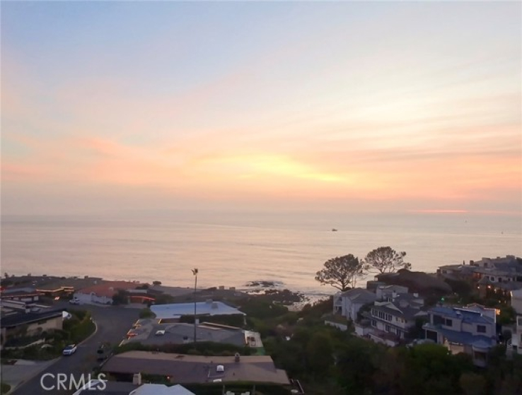 3 Bed Home to Rent in Corona del Mar, California