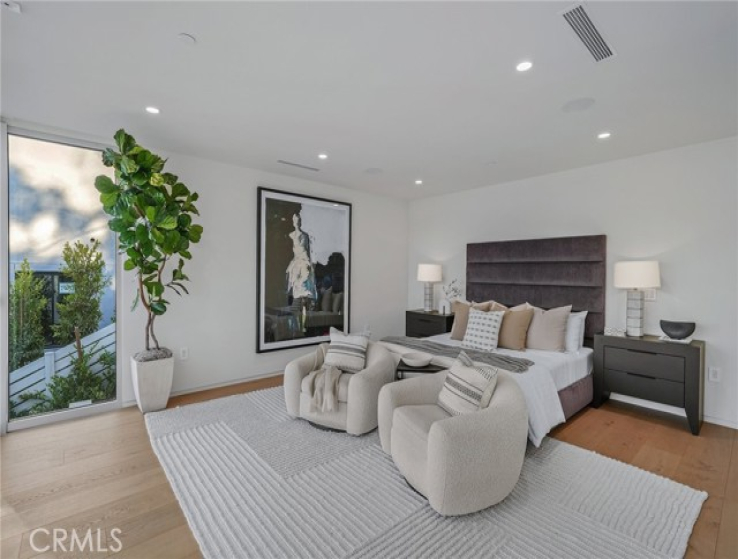 5 Bed Home for Sale in Studio City, California