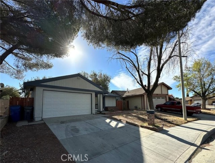 4 Bed Home to Rent in Lancaster, California