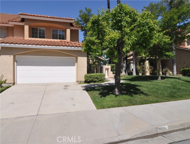 4 Bed Home to Rent in Anaheim Hills, California