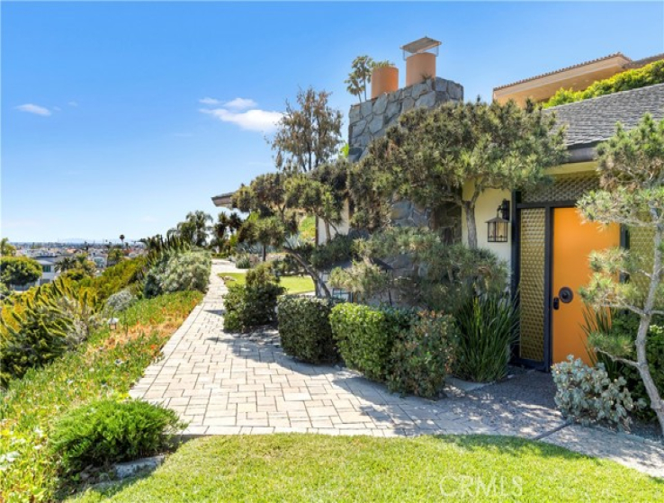 5 Bed Home for Sale in Corona del Mar, California