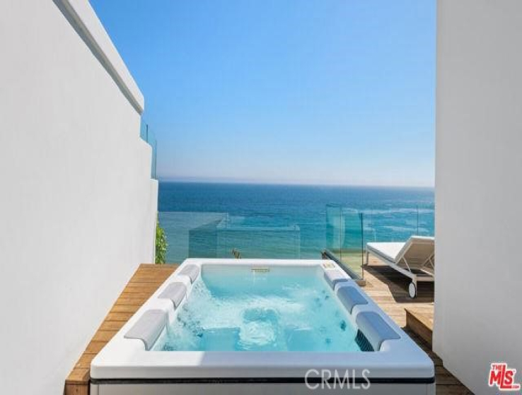 4 Bed Home to Rent in Malibu, California