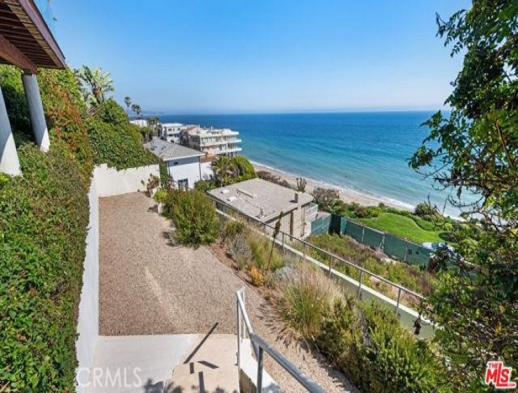 4 Bed Home to Rent in Malibu, California